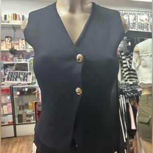Black Sleeveless Buttoned Top